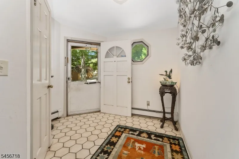 90 Ithanell Rd Hopatcong, NJ 07843