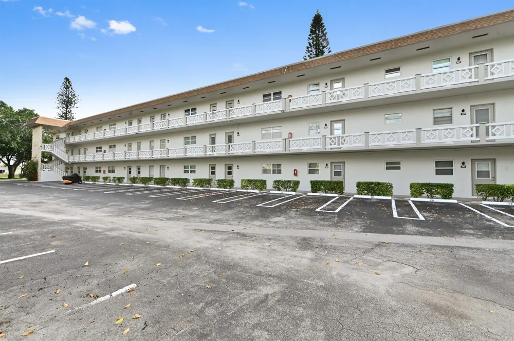 3506 NW 49th Avenue #603 Lauderdale Lakes, FL 33319