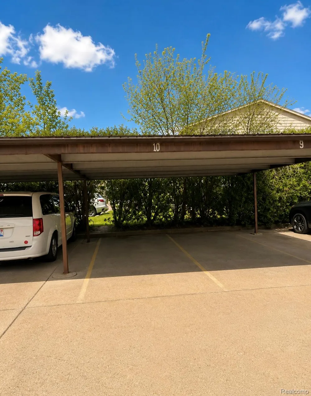 24128 Avon Lane Clinton Charter Township, MI 48036