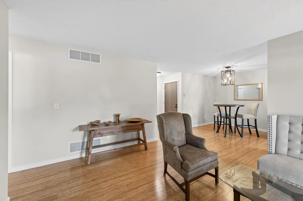 6976 Langford Court Edina, MN 55436