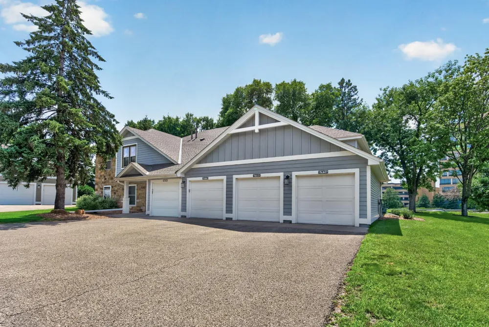 6976 Langford Court Edina, MN 55436