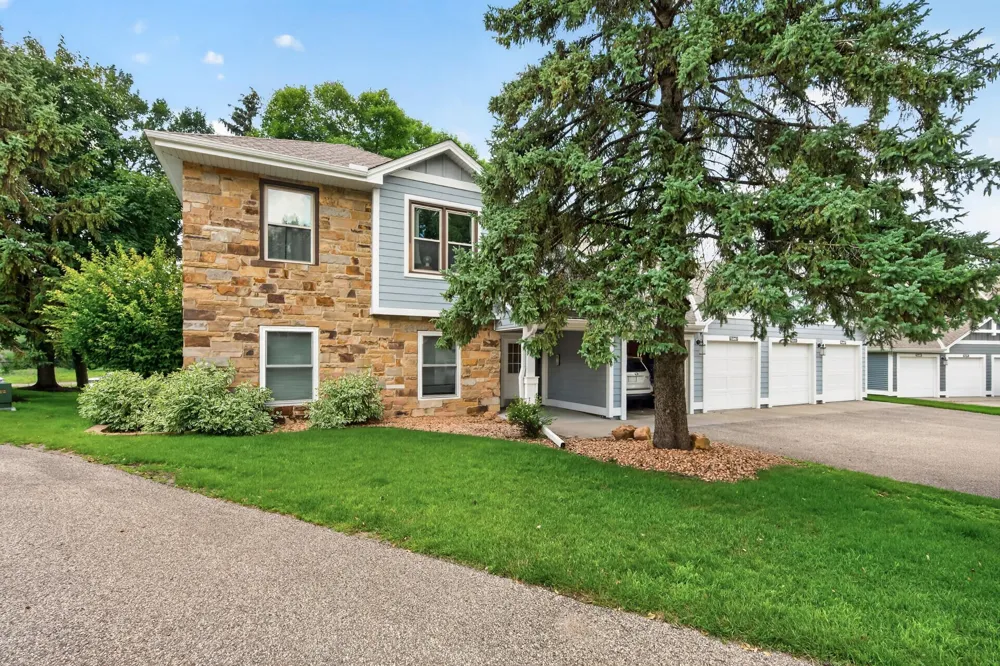 6976 Langford Court Edina, MN 55436