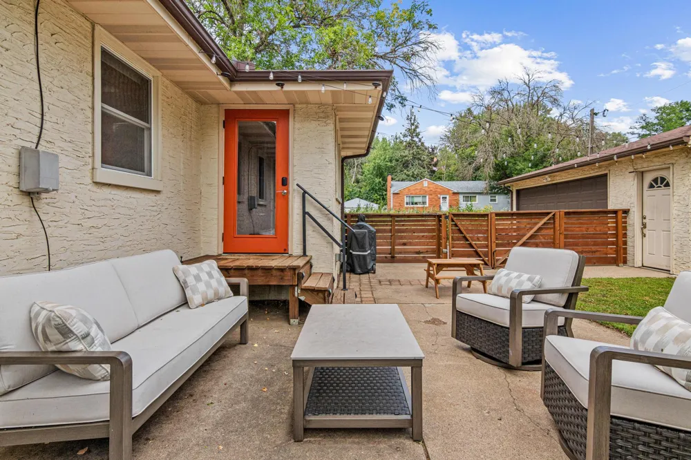 2242 Milton Street Roseville, MN 55113