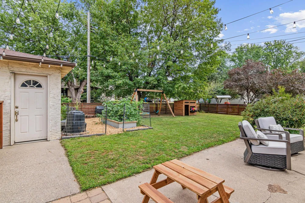 2242 Milton Street Roseville, MN 55113