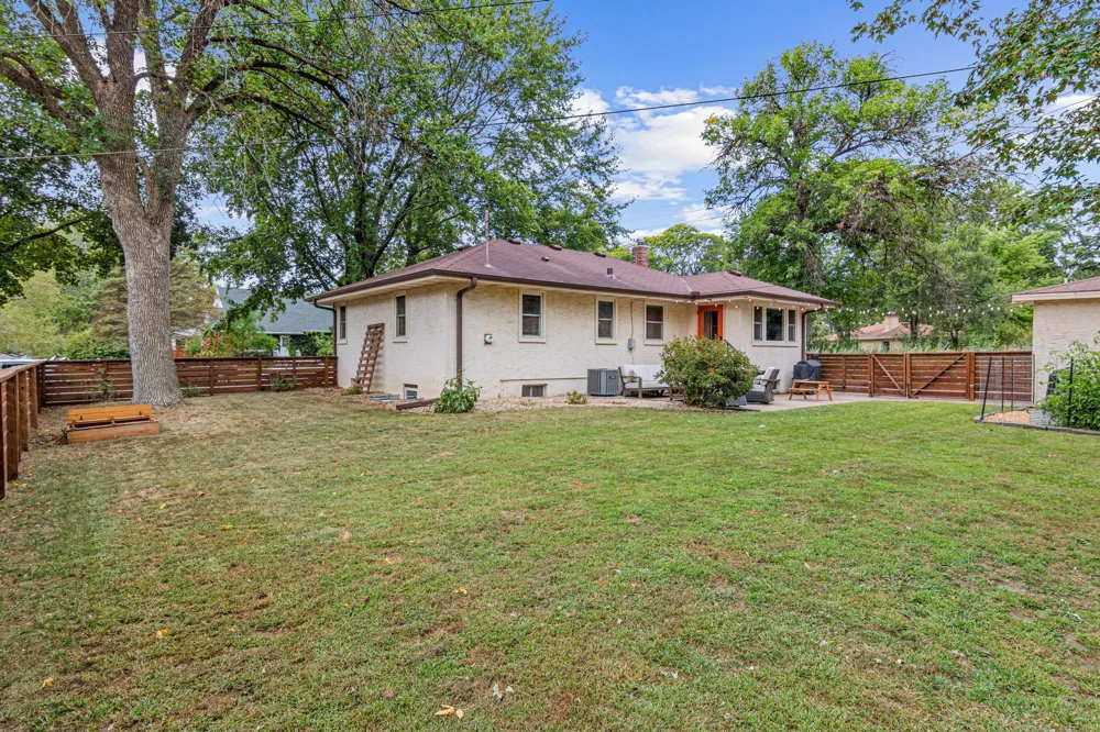 2242 Milton Street Roseville, MN 55113