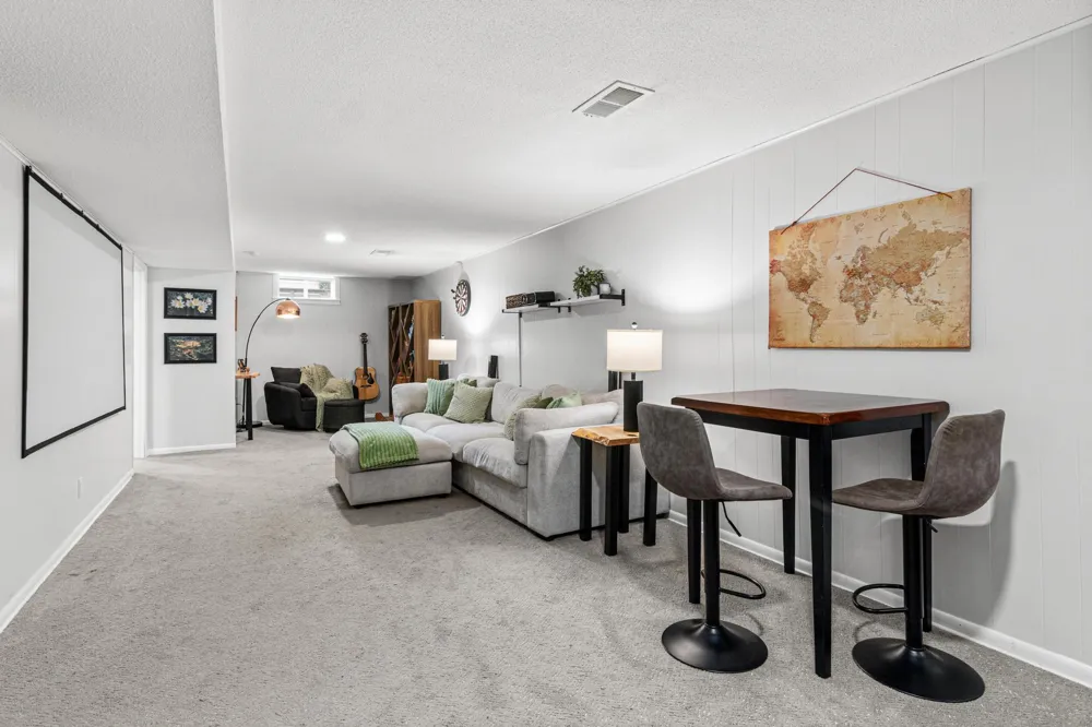 2242 Milton Street Roseville, MN 55113