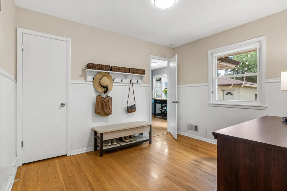 2242 Milton Street Roseville, MN 55113