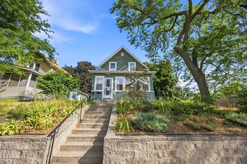 1825 Minnehaha Avenue W Saint Paul, MN 55104