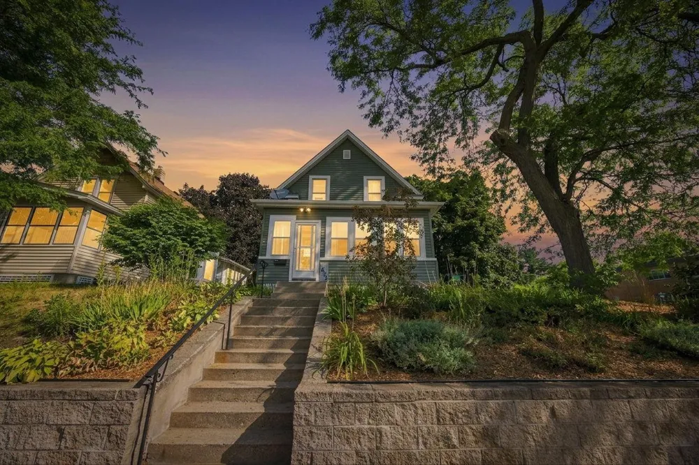 1825 Minnehaha Avenue W Saint Paul, MN 55104