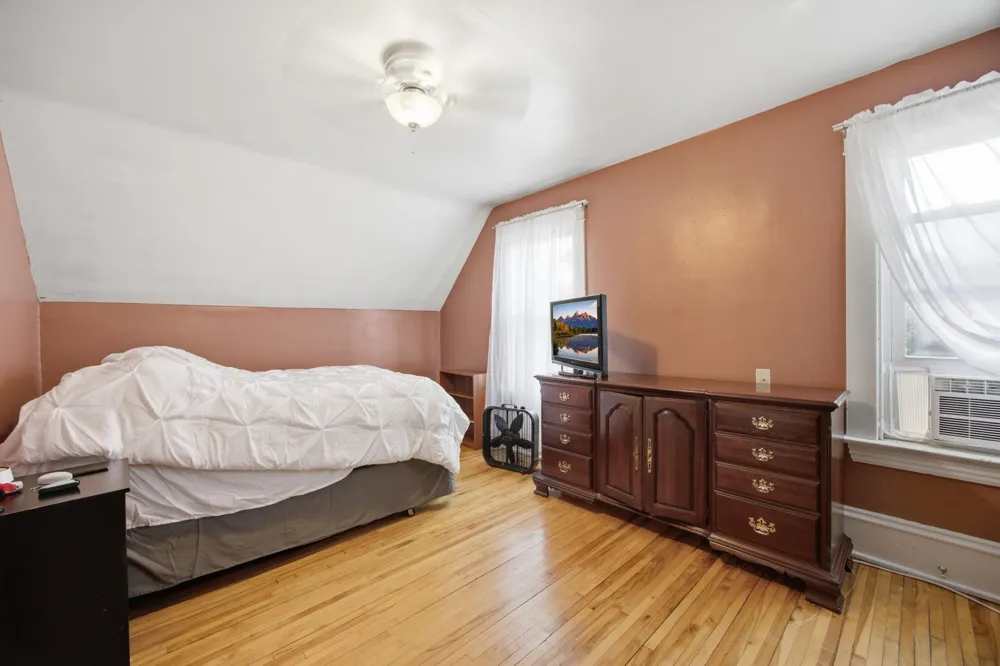 1825 Minnehaha Avenue W Saint Paul, MN 55104