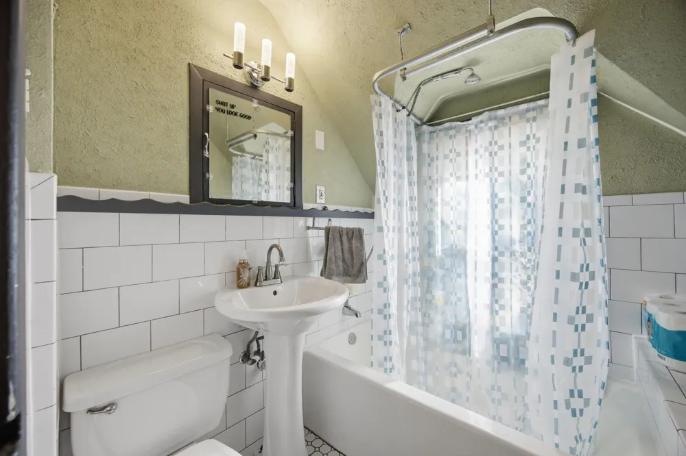 1825 Minnehaha Avenue W Saint Paul, MN 55104