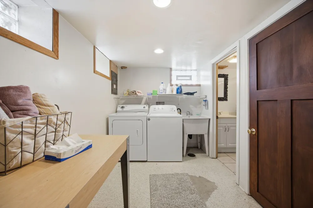1825 Minnehaha Avenue W Saint Paul, MN 55104
