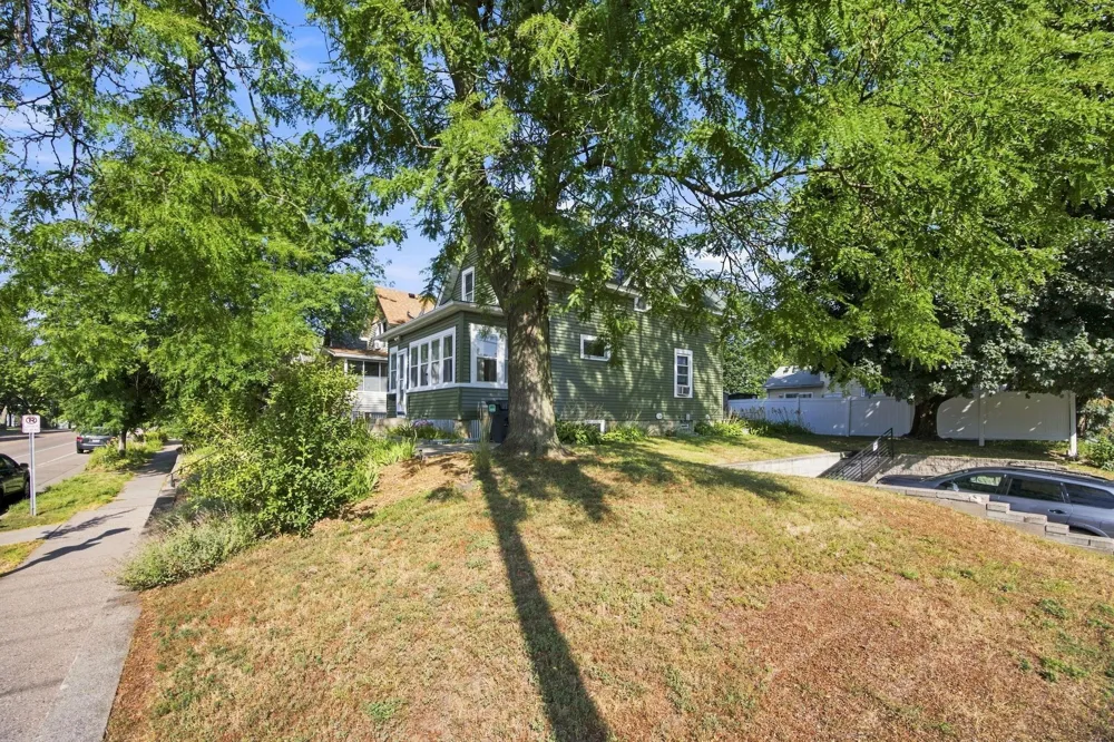 1825 Minnehaha Avenue W Saint Paul, MN 55104