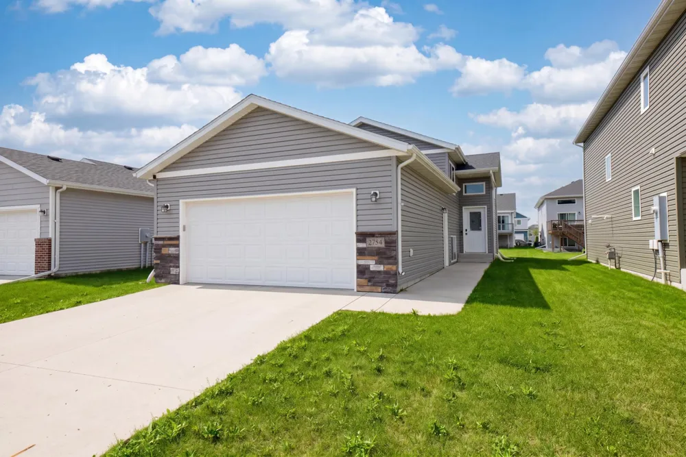 2754 10th Street W West Fargo, ND 58078