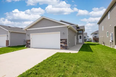 2754 10th Street W