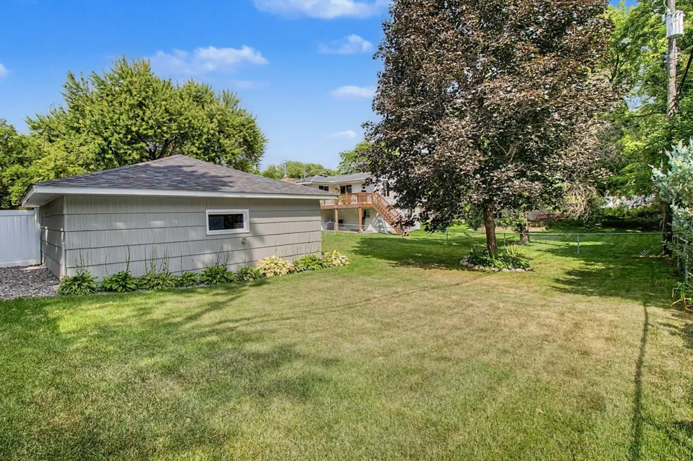 1424 Rhode Island Avenue Golden Valley, MN 55427
