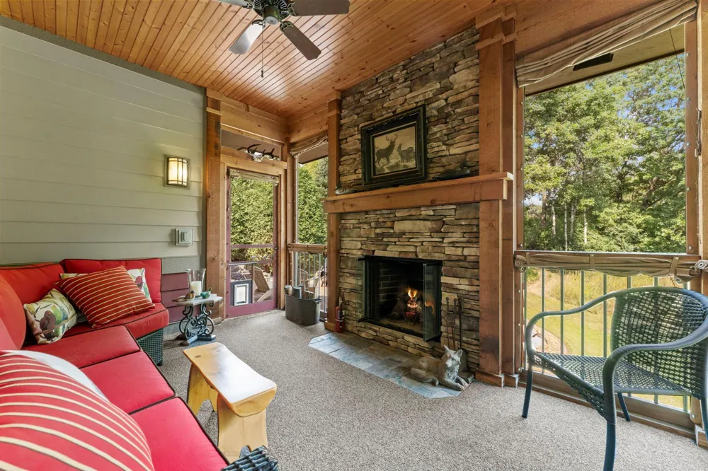 2355 Morgan Avenue Stillwater, MN 55082