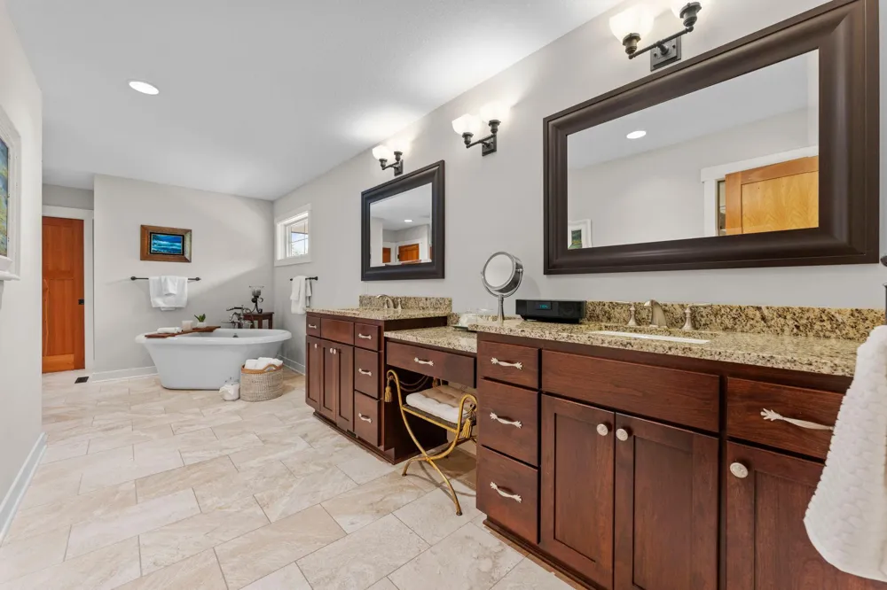 2355 Morgan Avenue Stillwater, MN 55082