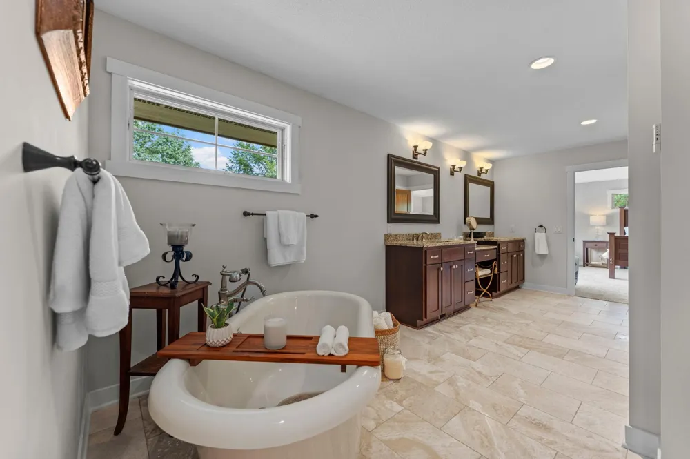 2355 Morgan Avenue Stillwater, MN 55082