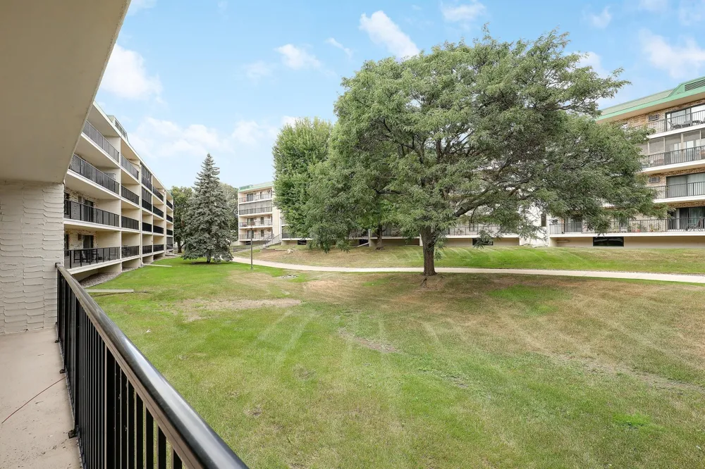 10411 Cedar Lake Road #208 Minnetonka, MN 55305