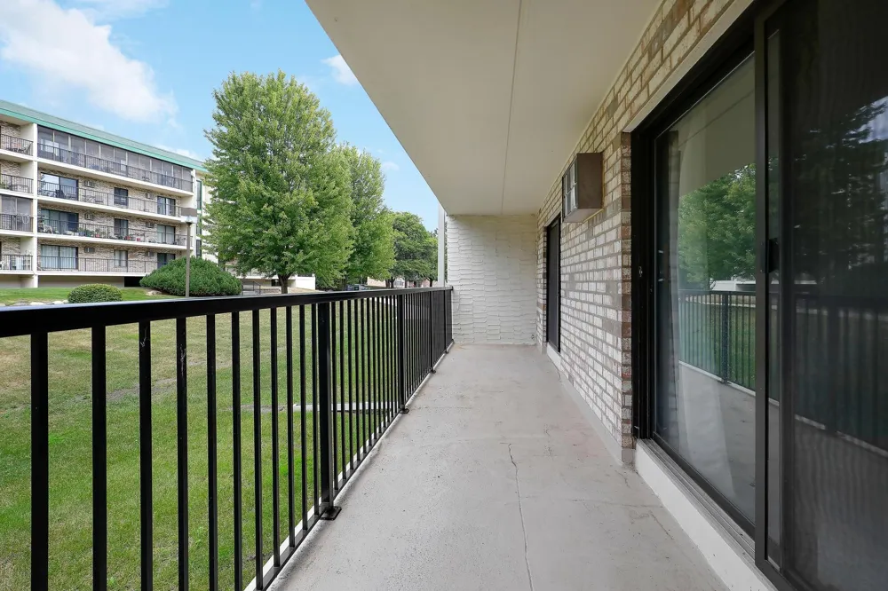 10411 Cedar Lake Road #208 Minnetonka, MN 55305