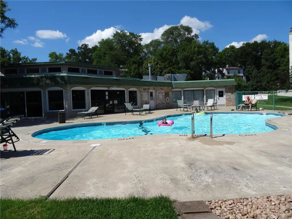 10411 Cedar Lake Road #208 Minnetonka, MN 55305