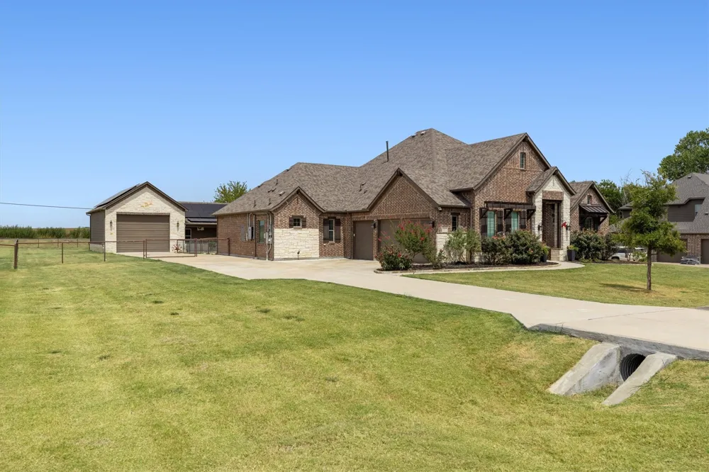 157 Daniel Drive Van Alstyne, TX 75495