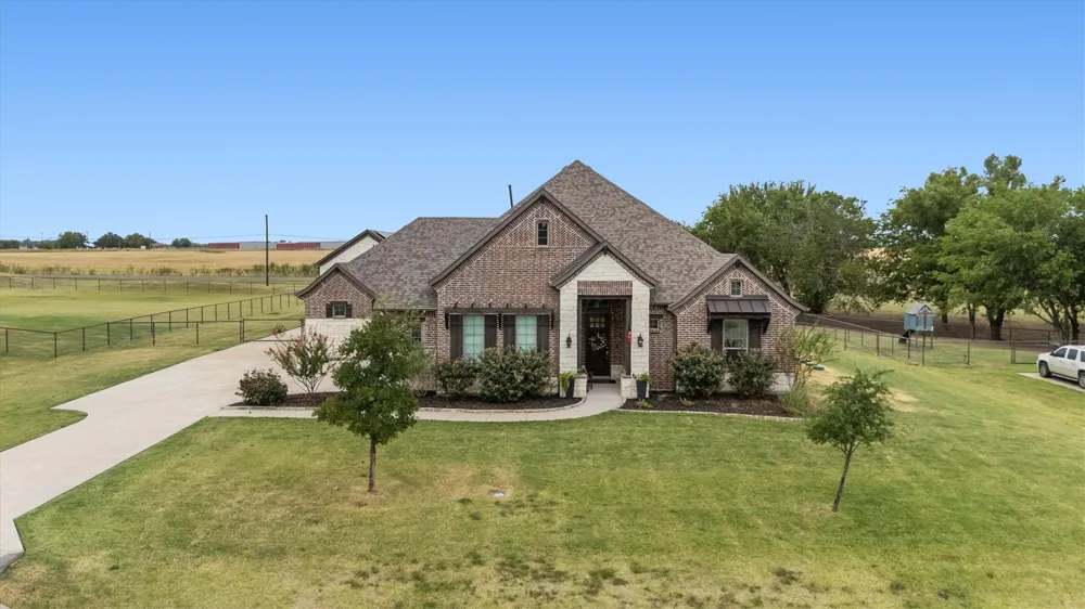 157 Daniel Drive Van Alstyne, TX 75495