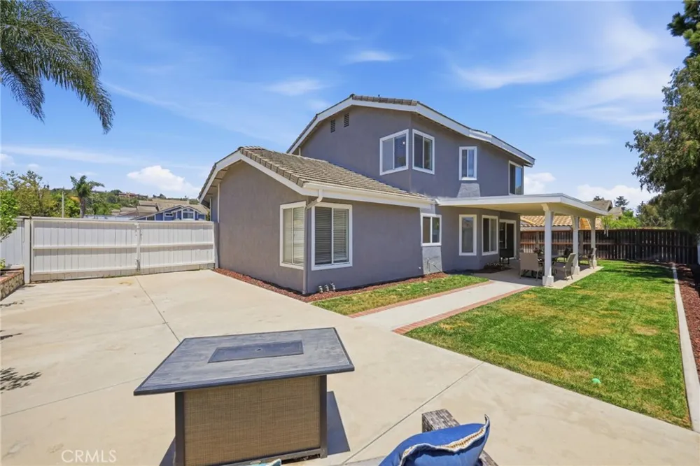 696 Corte Vina Camarillo, CA 93010