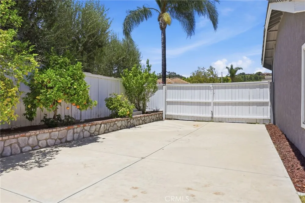 696 Corte Vina Camarillo, CA 93010