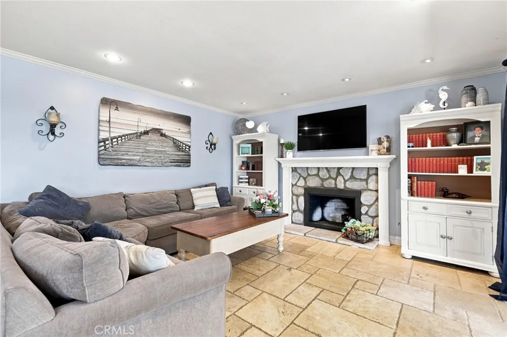 696 Corte Vina Camarillo, CA 93010