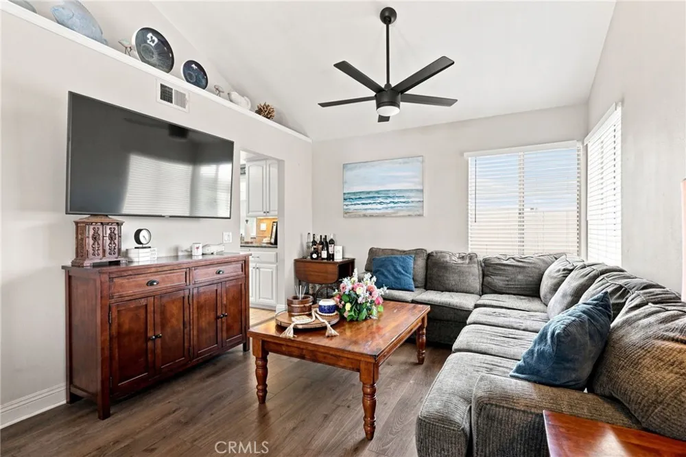 696 Corte Vina Camarillo, CA 93010