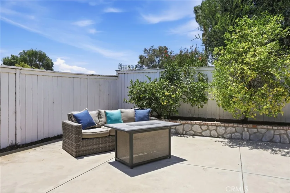 696 Corte Vina Camarillo, CA 93010