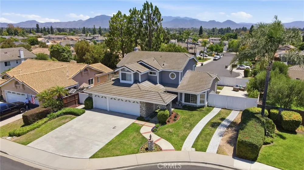 696 Corte Vina Camarillo, CA 93010