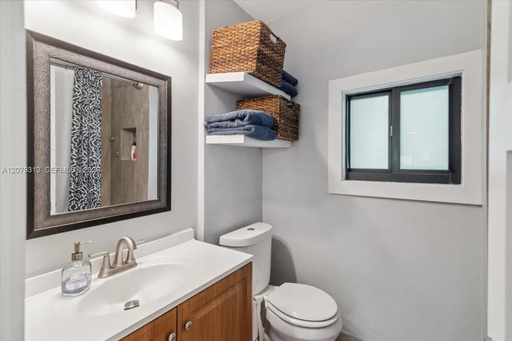 2434 Lincoln St Hollywood, FL 33020