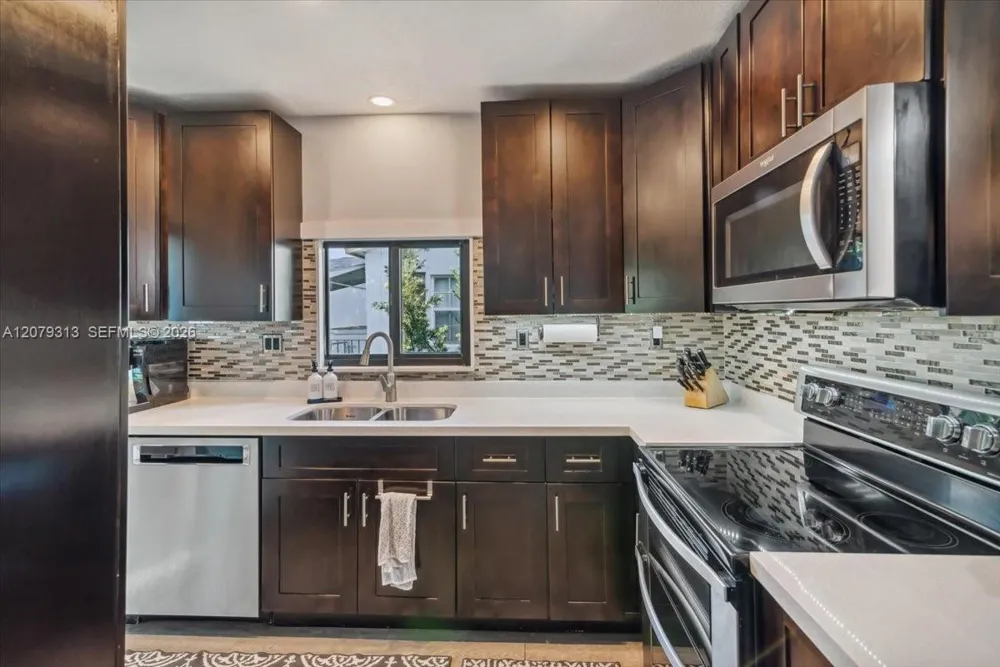 2434 Lincoln St Hollywood, FL 33020