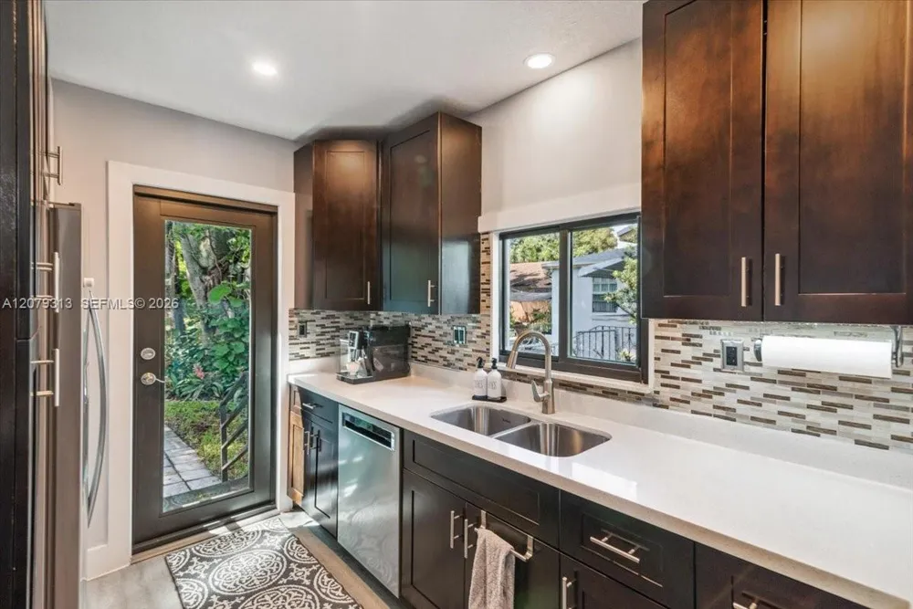 2434 Lincoln St Hollywood, FL 33020