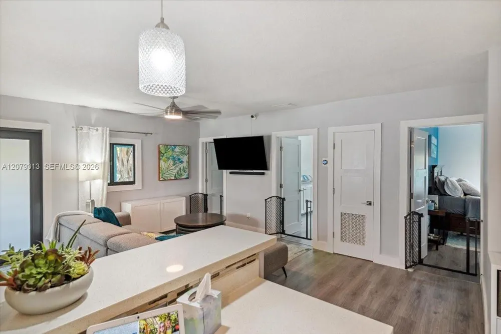 2434 Lincoln St Hollywood, FL 33020