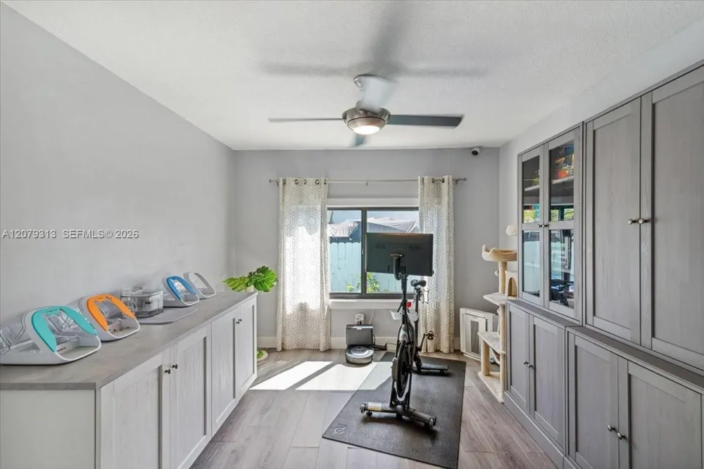 2434 Lincoln St Hollywood, FL 33020
