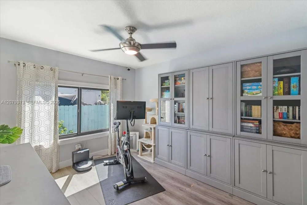 2434 Lincoln St Hollywood, FL 33020