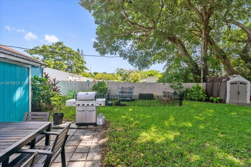 2434 Lincoln St Hollywood, FL 33020