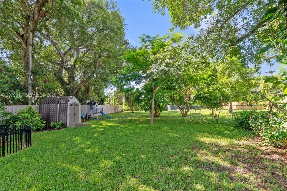2434 Lincoln St Hollywood, FL 33020