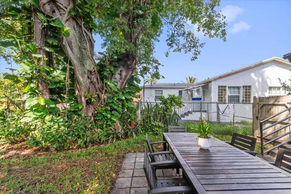 2434 Lincoln St Hollywood, FL 33020
