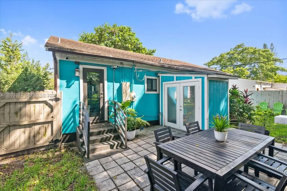 2434 Lincoln St Hollywood, FL 33020