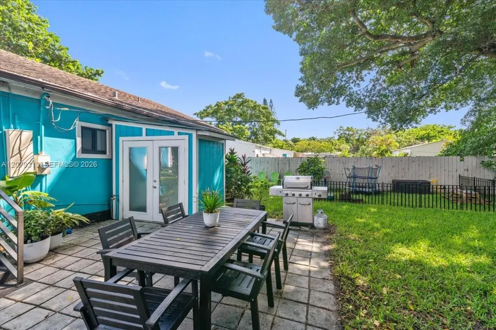 2434 Lincoln St Hollywood, FL 33020