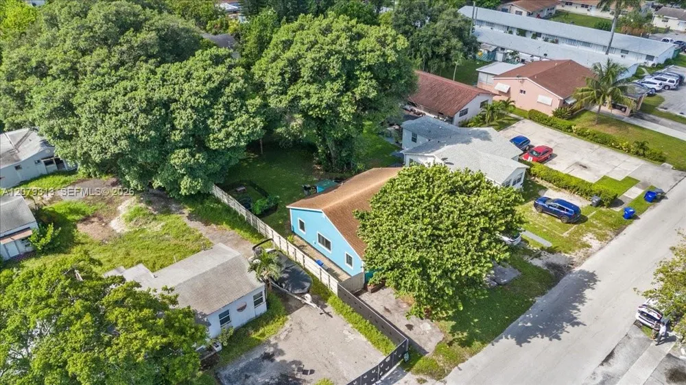 2434 Lincoln St Hollywood, FL 33020