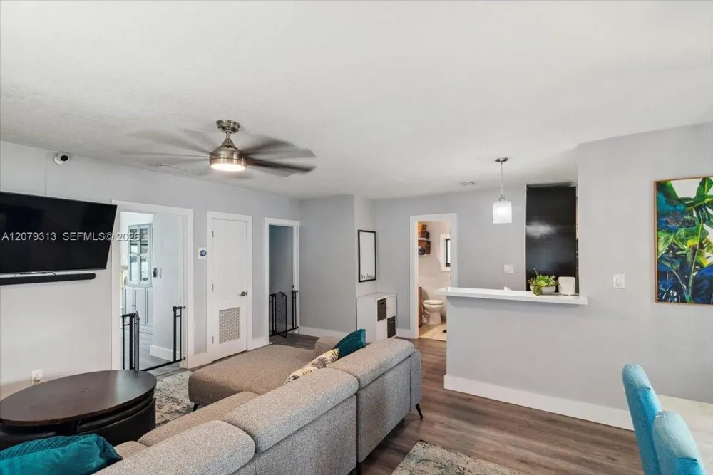 2434 Lincoln St Hollywood, FL 33020