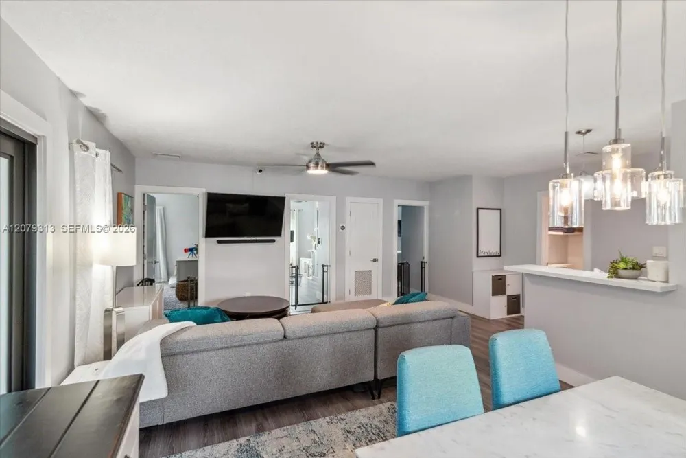 2434 Lincoln St Hollywood, FL 33020