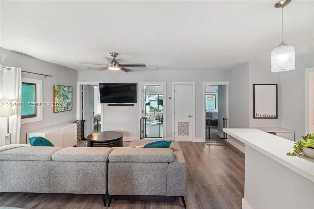 2434 Lincoln St Hollywood, FL 33020