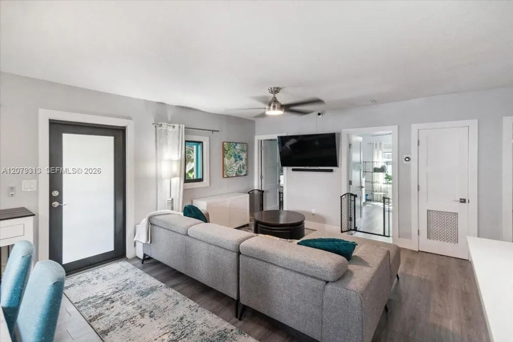 2434 Lincoln St Hollywood, FL 33020